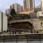 Kocaeli’de 10 metrelik istinat duvarı okul bahçesine devrildi: O anlar kamerada