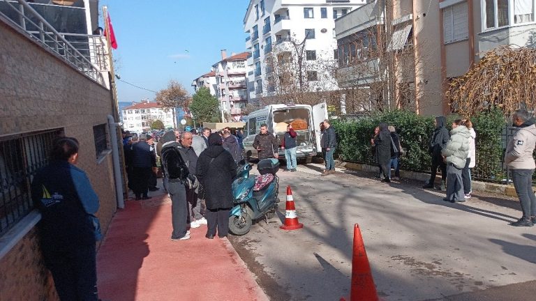 Kocaeli’de forkliftin altında kalan işçi son yolculuğuna uğurlandı