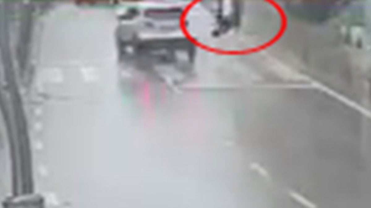 Kocaeli’de yaya geçidinde otomobilin çarptığı kadın ağır yaralandı