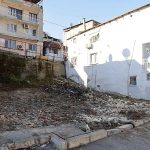 Konak’ta metruk bina yıkımları sürüyor