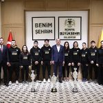 Konya Büyükşehir’in Başarılı Judocuları 2025’te Kazandıkları Kupaları Başkan Altay’a Takdim Etti