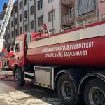 Konya’da apartmanın çatısında çıkan yangın korkuttu