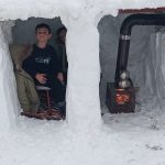 Malatya’da babadan çocuklarına sürpriz kardan ev