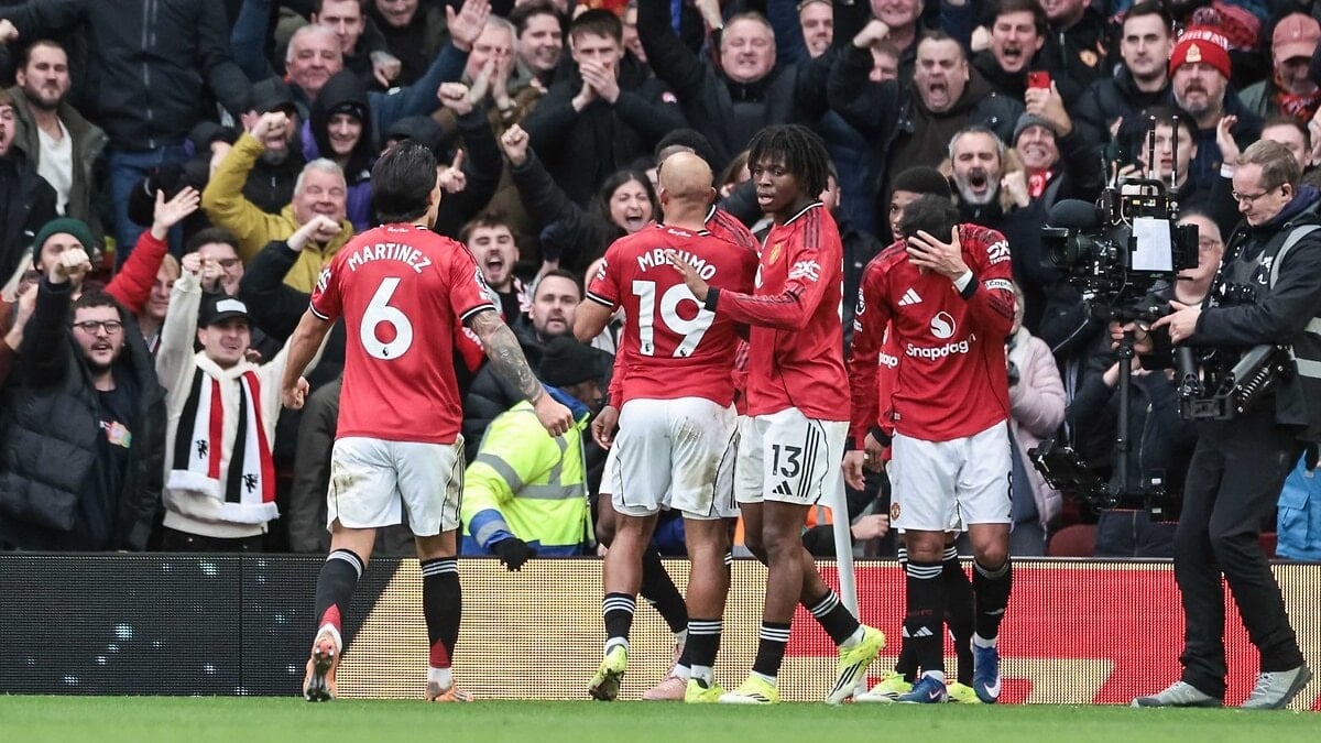 Manchester United, Manchester City’yi devirdi