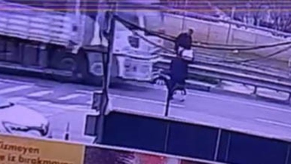 Manisa’da kamyonun çarptığı yaşlı adam hayatını kaybetti