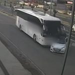 Manisa’da otobüs ile otomobil çarpıştı: 3 yaralı