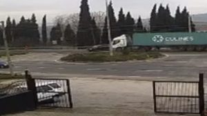 Manisa’da tırla çarpışan otomobilin sürücüsü öldü