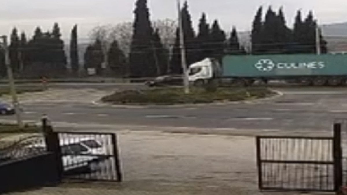 Manisa’da tırla çarpışan otomobilin sürücüsü öldü