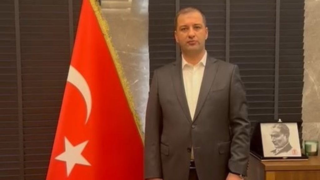 Mardin esnafından Türk bayrağı hassasiyeti: Başımızın tacıdır