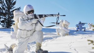 Mehmetçik eğitimde: Beyaz kamuflajla barınma ve çığ kursu