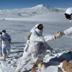 Mehmetçik kar altında hudut güvenliği için görevde