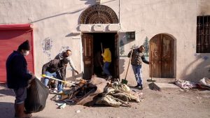 Mersin’de bir evden 168 ton çöp çıkartıldı