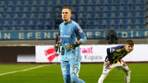 Mert Günok, Fenerbahçe’de eldiveni aldı