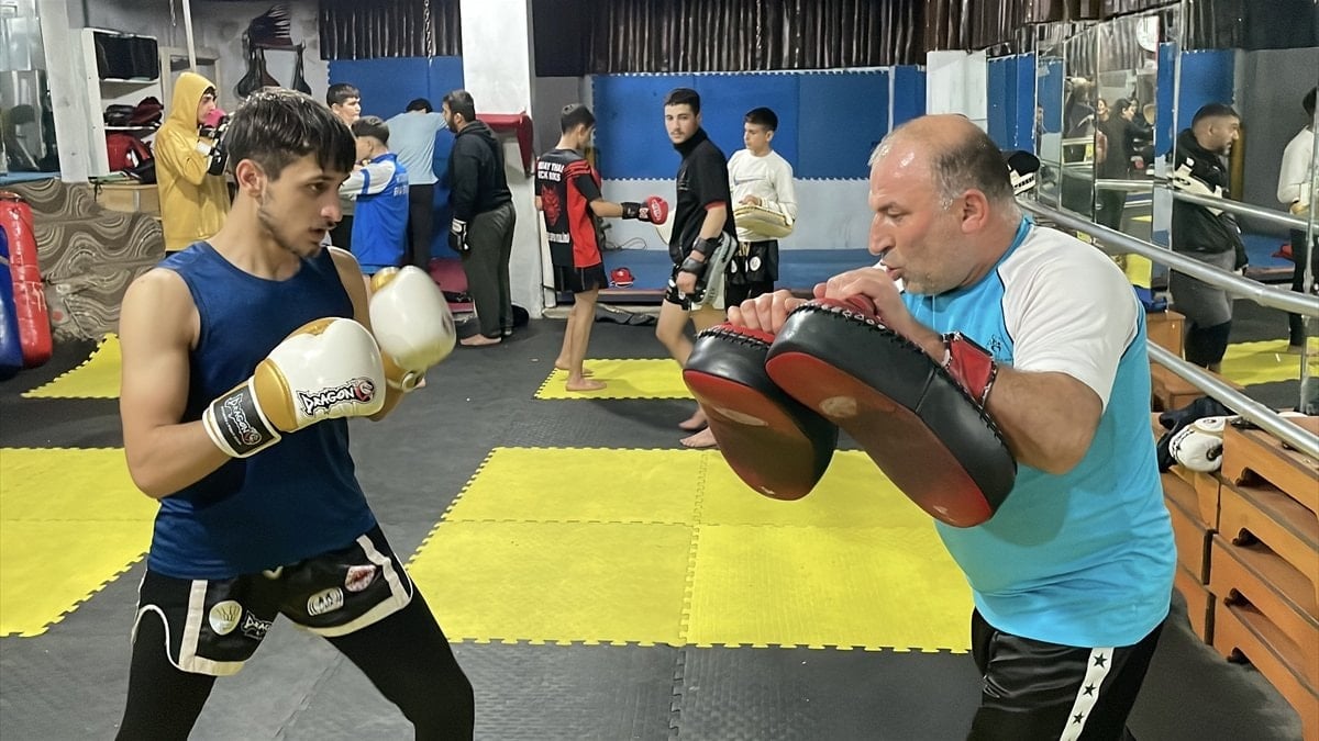 Muaythai ve kickboksa adanan bir ömür: Şampiyonlar yetiştiren milli antrenör