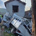 Muğla’da kontrolden çıkan kamyonet eve çarptı: 1 ölü