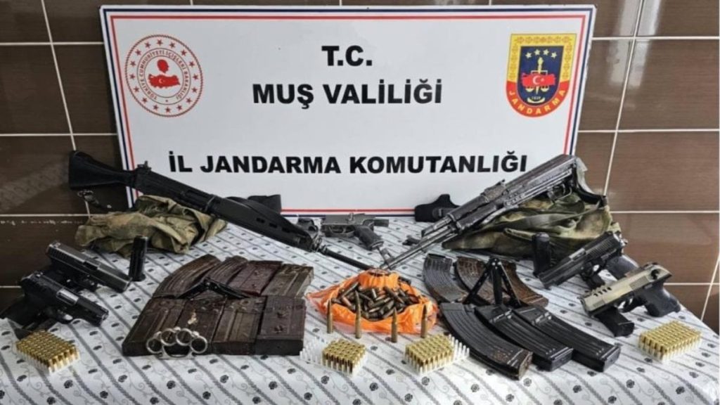 Muş’ta jandarmadan silah operasyonu: Cephanelik gibi evler