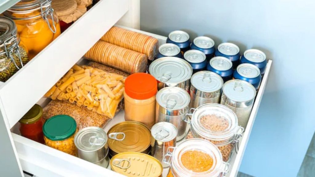 Mutfak dolaplarına bunu koyan güveyi unutuyor! Tek yaprak yeter