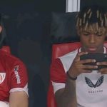 Nico Williams, takımı hezimeti yaşarken telefondan oyun oynadı