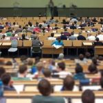 Öğrencilere af yolda