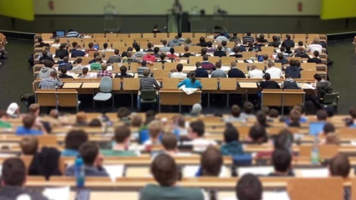 Öğrencilere af yolda