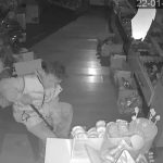 Osmaniye’de büfeye giren çocuğa esnaftan örnek hoşgörü