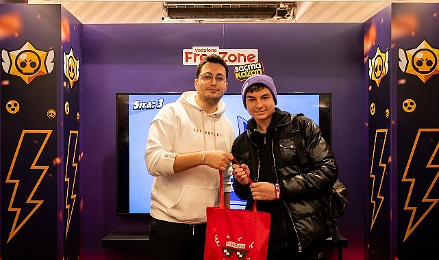 Oyunseverler Vodafone Mağazasında 5G Farkıyla Brawl Stars Oynadı