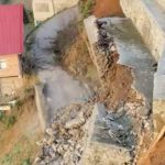 Rize’de istinat duvarı çöktü: 2 ev boşaltıldı