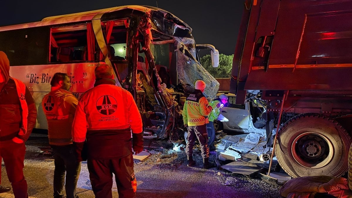 Sakarya TEM Otoyolu’nda yaşanan zincirleme kazada 1 kişi hayatını kaybetti