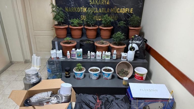 Sakarya’da evinde uyuşturucu serası kurdu: Polisten kaçamadı