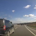 Sakarya’da trafikte tehlikeli anlar: Şerit ihlali facianın eşiğine getirdi