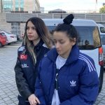 Samsun’da arkadaşlarını elektrik süpürgesinin demiriyle dövüp telefonunu gasbettiler