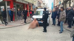 Samsun’da çıplak halde caddede dolaşan şahıs gözaltına alındı