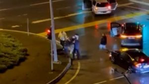 Samsun’da kazaya karışanlar, sürücüyü darbetti: 3 gözaltı