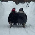 Şavşat’ta tahta kızak geleneği kışa renk kattı