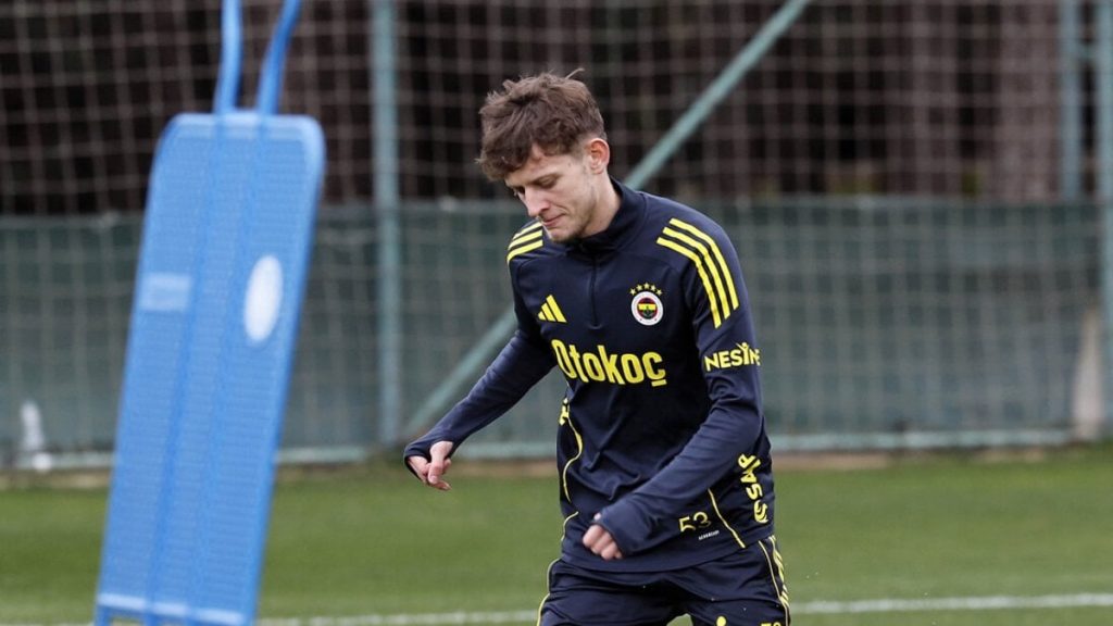 Sebastian Szymanski, Fenerbahçe’ye veda etti