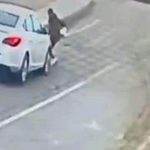 Siirt’te otomobilin yayaya çarptığı anlar kamerada