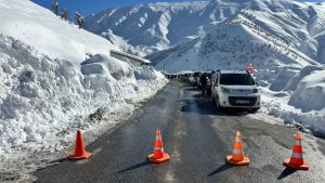 Şırnak-Hakkari yolunda çığ riski