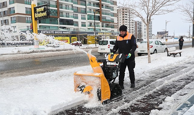 Sivas’ta Son 20 Yılın En Yoğun Karına Karşı Belediye 7/24 Sahada