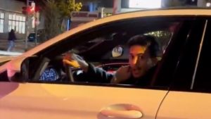 Tayfur Bingöl, trafikte taraftarlarla sohbet etti