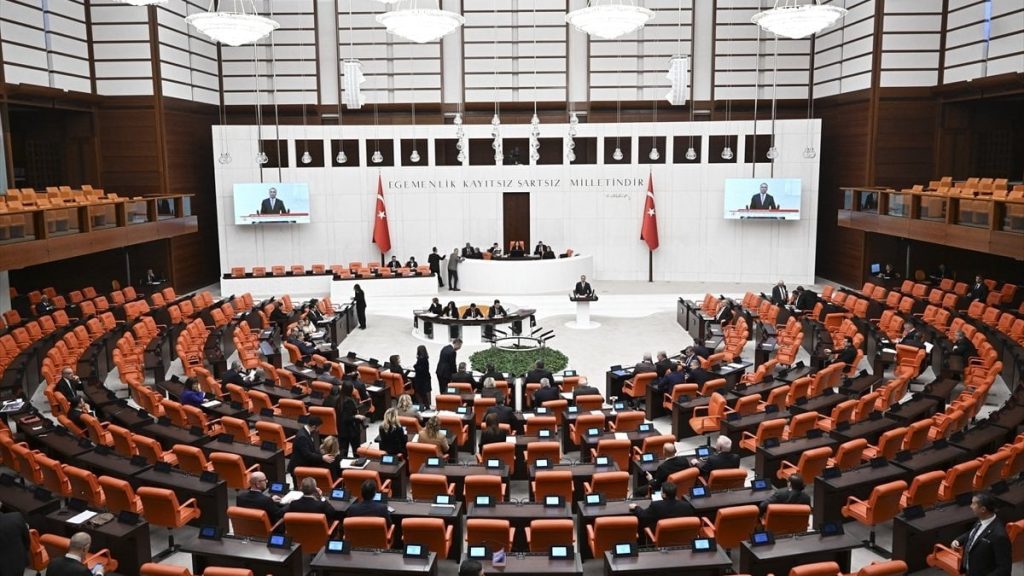 TBMM’de Türk bayrağına yönelik hain saldırıya ortak tepki