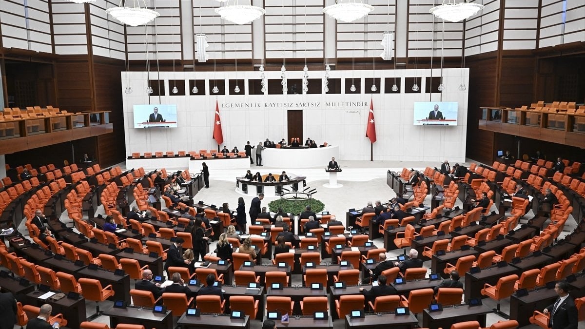 TBMM’de Türk bayrağına yönelik hain saldırıya ortak tepki