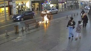 Tekirdağ’da seyir halindeki motosiklet alev aldı: Sürücü saniyelerle kurtuldu