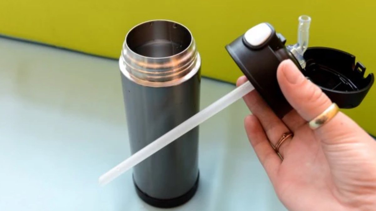 Termos, suluk, şişe fark etmiyor… Kokuyorsa deneyin, iki malzeme yetiyor