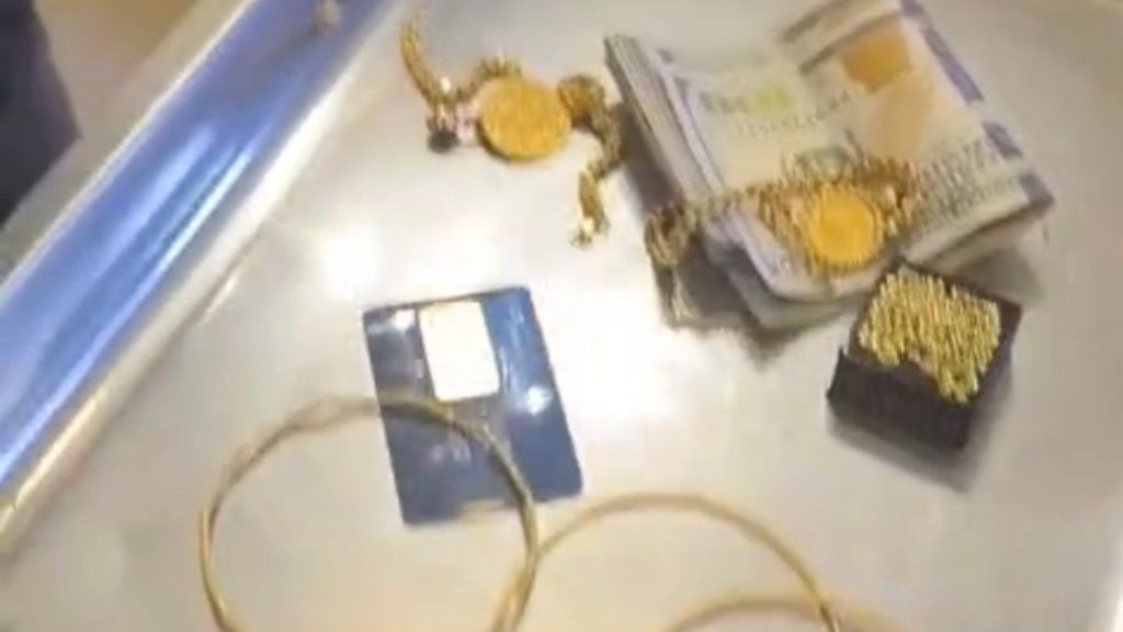 Trabzon’da duyarlı davranış: Altın ve para dolu çanta sahibine teslim edildi