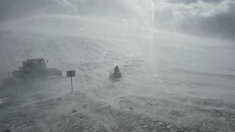 Trabzon’un yükseklerinde kar fırtınası etkili oluyor