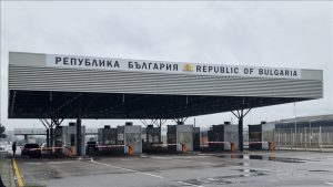 Türk tır şoförlerinden ‘çorba parası’ alan Bulgar görevlilere ceza