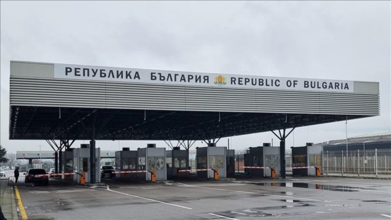 Türk tır şoförlerinden ‘çorba parası’ alan Bulgar görevlilere ceza