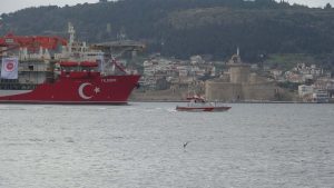 Türkiye’nin 6’ncı sondaj gemisi Yıldırım, Marmara Denizi’ne doğru yol aldı