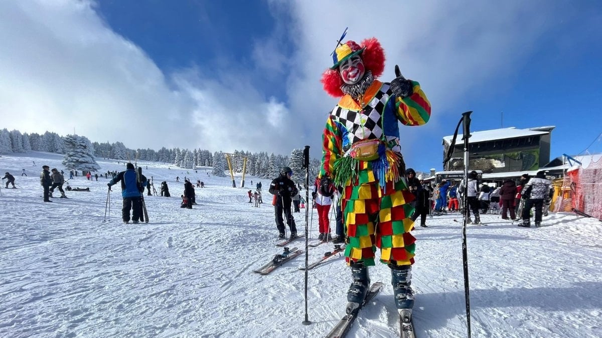 Uludağ’da palyaço hem kaydı hem eğlendirdi