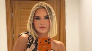 Ünlüler Gürcistan havaalanında mahsur kaldı